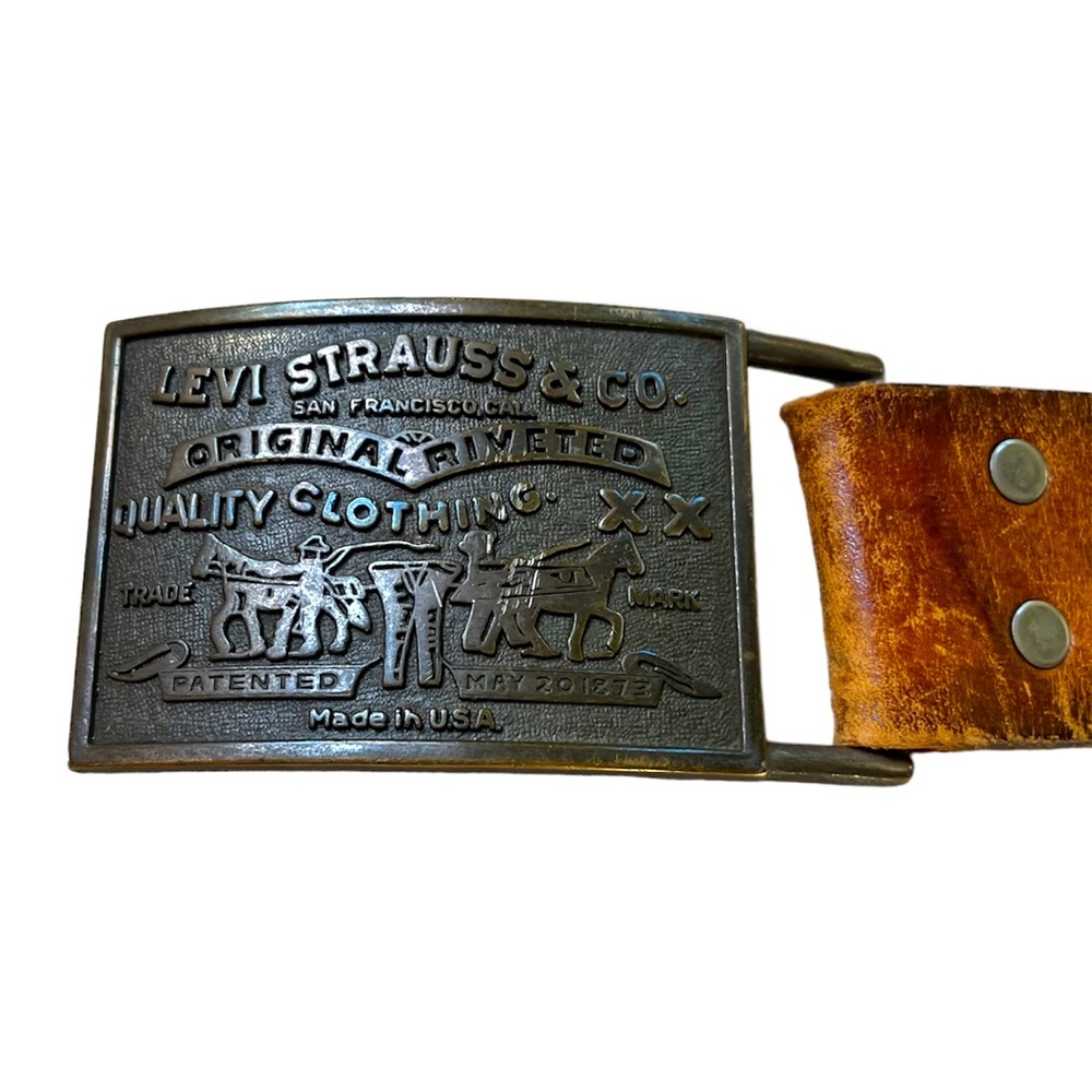 Mens Vintage Levi’s Brown Leather Belt with Large Signature Metal Buckle, sz 38